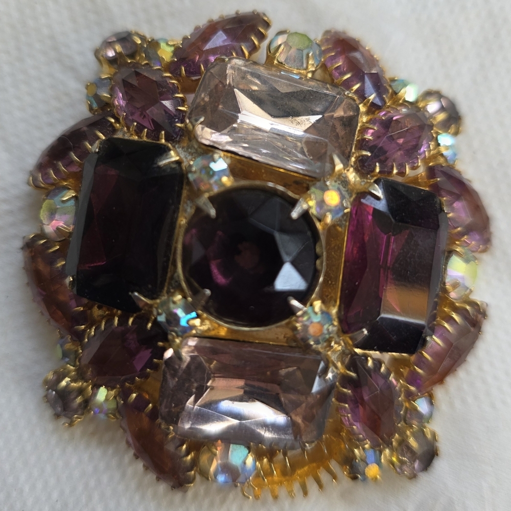 Vintage Gold and Purple Brooch, Rhinestone Jewlery - Picture 8 of 8